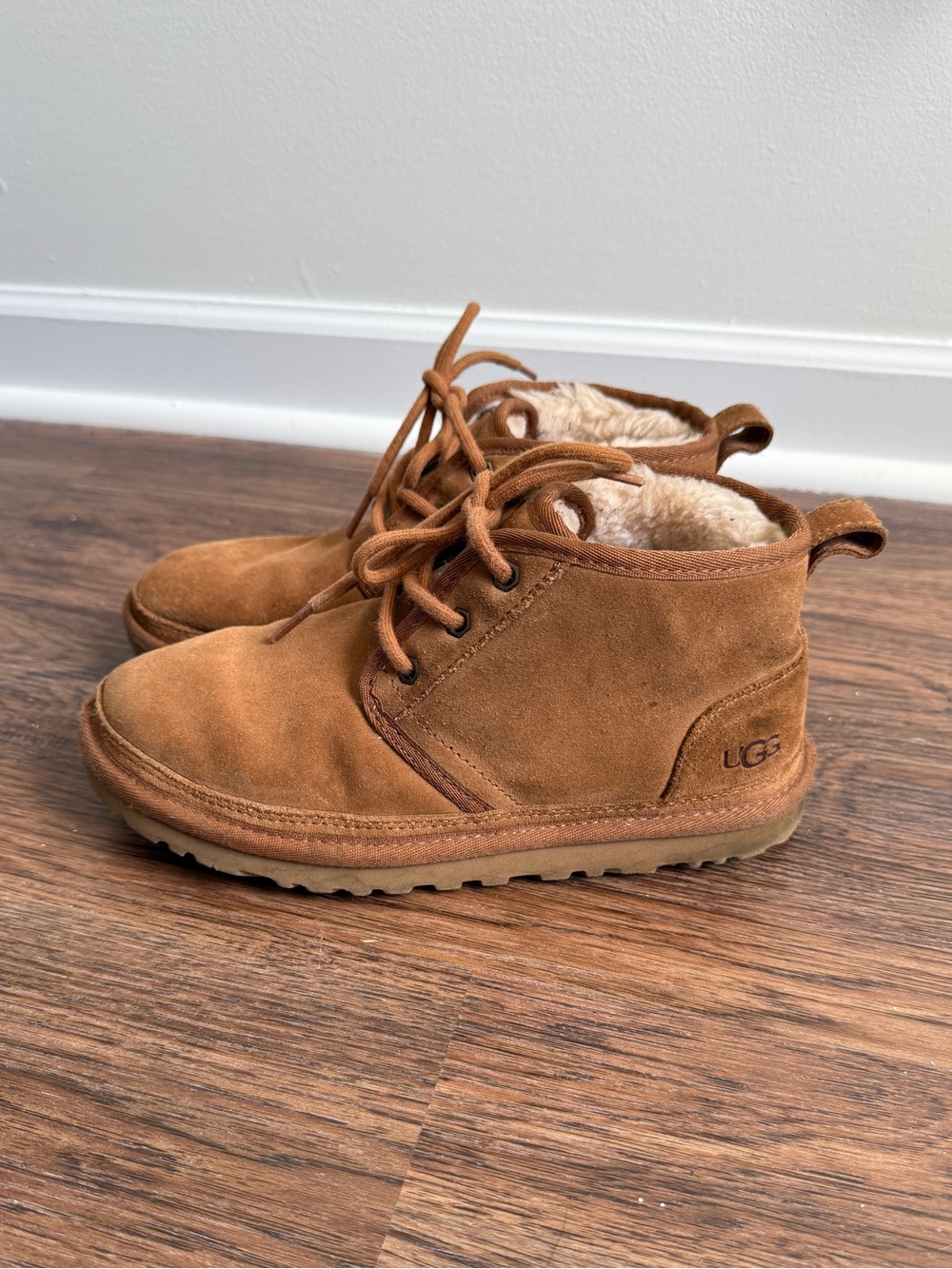 UGG Brown Suede Leather Shearling Neumel Boots Shoes Size 6 Women’s